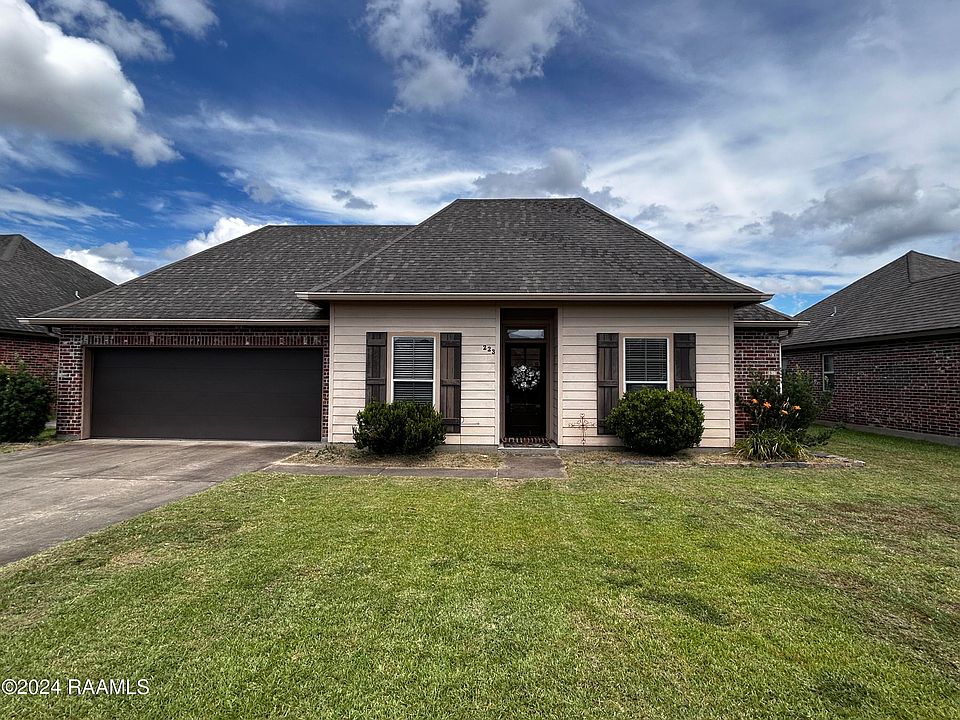 1st image of 223 Oak Hill Ln