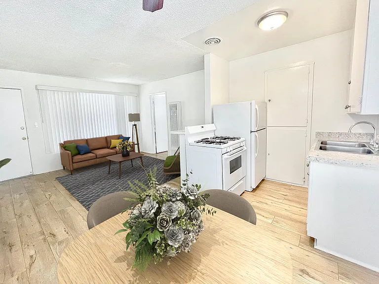 2712 Abbot Kinney Blvd #1 — Photo 1