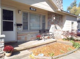 2221 S Holland Ave, Springfield, MO 65807