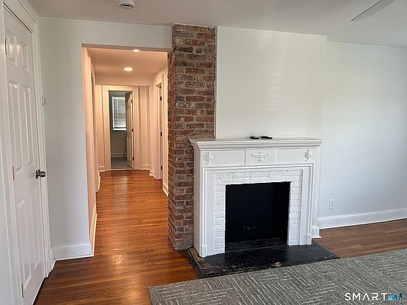 4th image of 446 Old Stratfield Rd