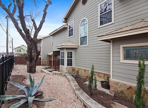 Easy to Maintain Landscaping with Low Water Usage
