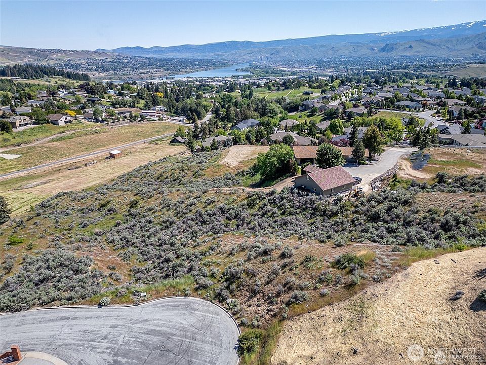 1st image of 315 Mahogany Lane