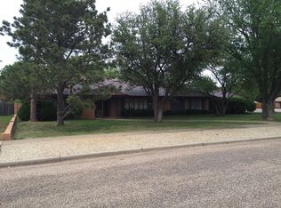 902 W Tennessee St, Floydada, TX 79235