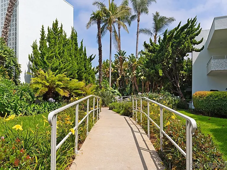 2368 Torrey Pines Rd #61 — Photo 10
