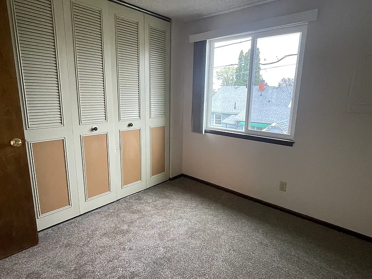 301 Jefferson Ave — Photo 8