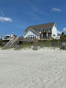 621 E Arctic Ave, Folly Beach, SC, 29439