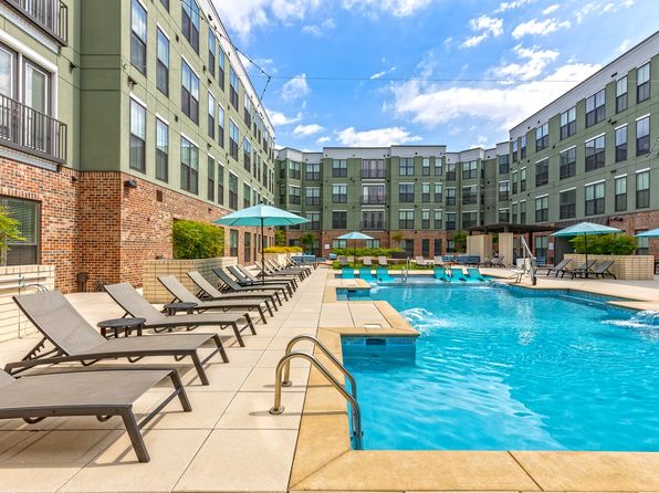 1400 Chestnut St APT 207