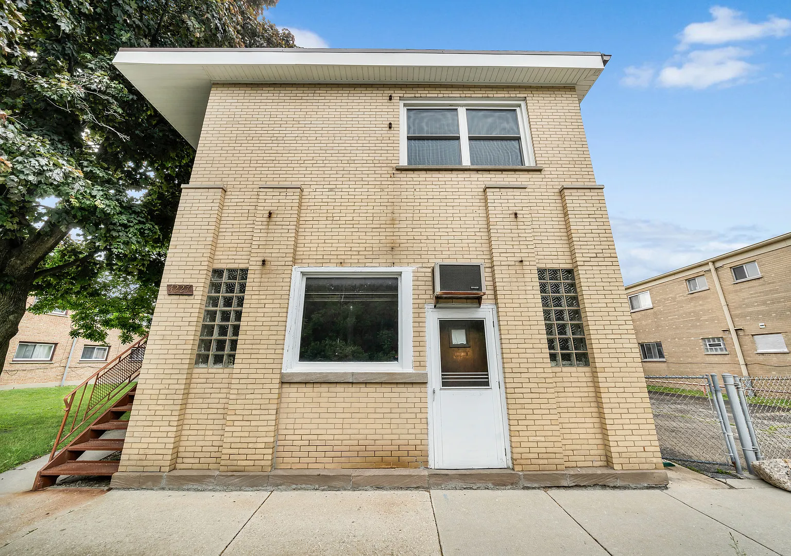 2 bed, 950 sqft, $1,550 — Photo 3