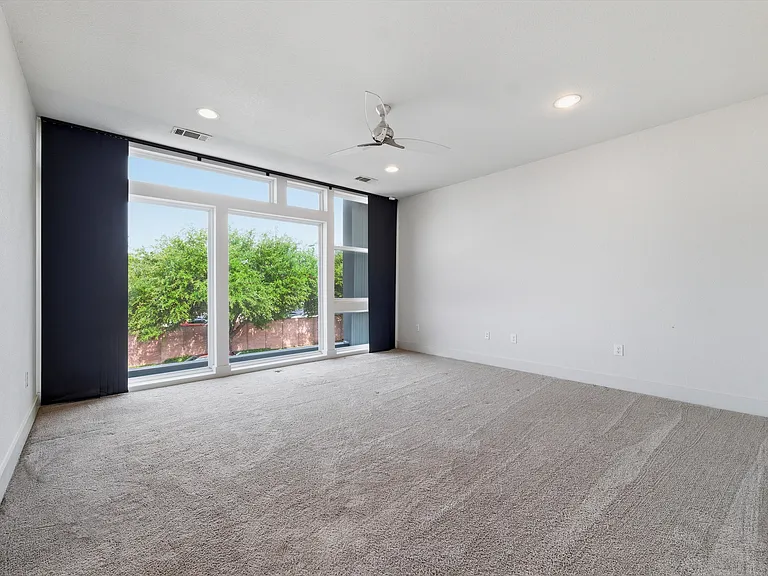 207 Adrian Dr — Photo 13