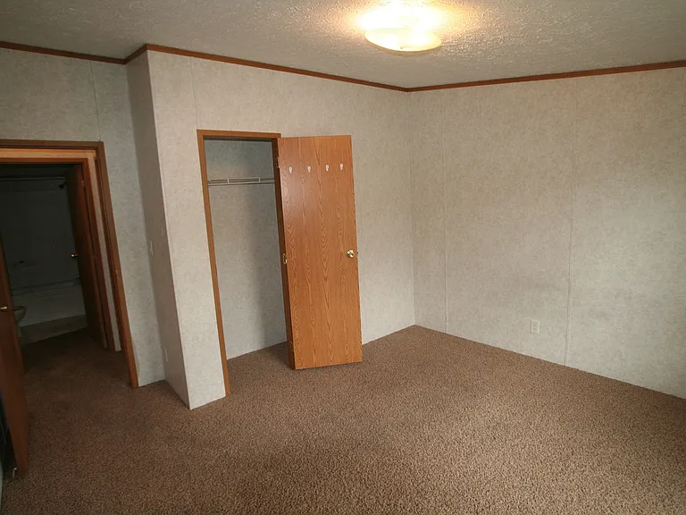 2709 Crab Tree St — Photo 16