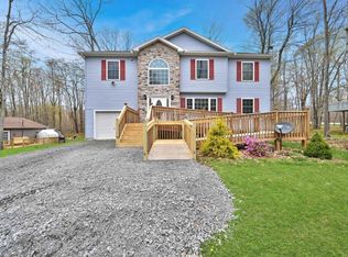 2106 Titania Rd, Tobyhanna, PA 18466