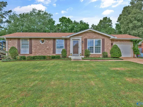 7708 Charlotte Dr SW, Huntsville, AL 35802