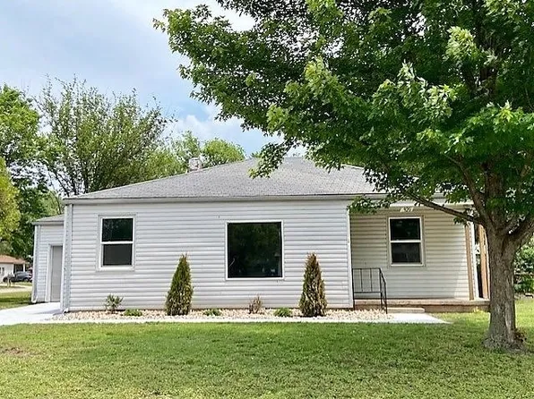 920 N Friend St, Belle Plaine, KS 67013