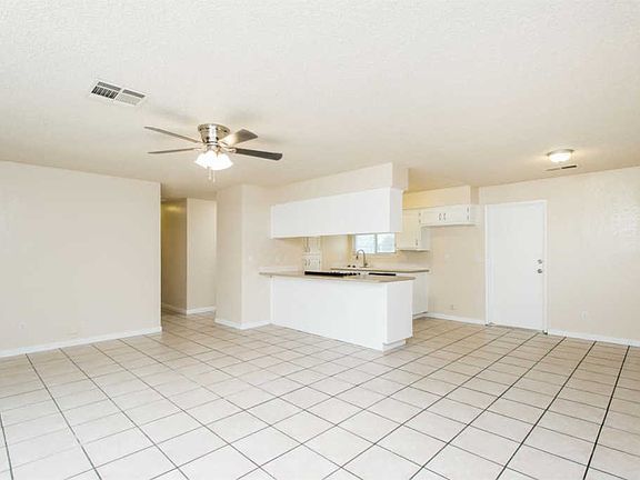 3rd image of 1633 W Prospect Ave