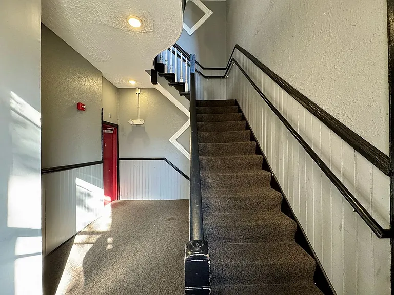 Walnut St. Apartments — Photo 5