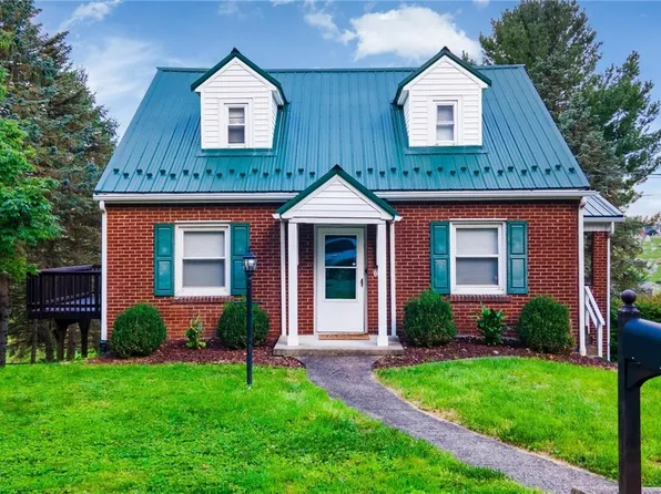 122 W Belleview Dr, Weirton, WV 26062