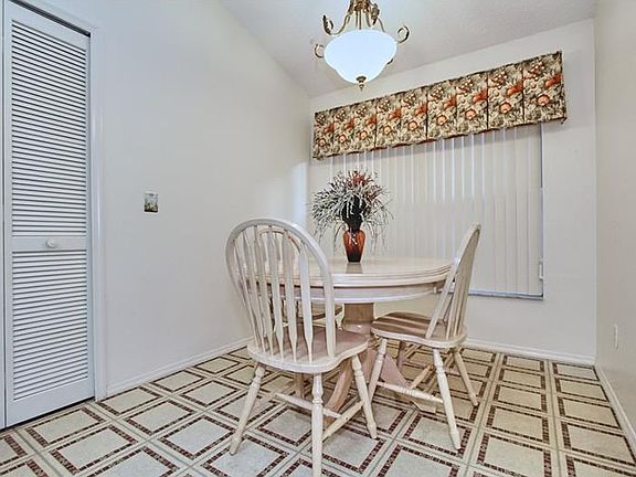 5th image of 2646 Chatham Cir
