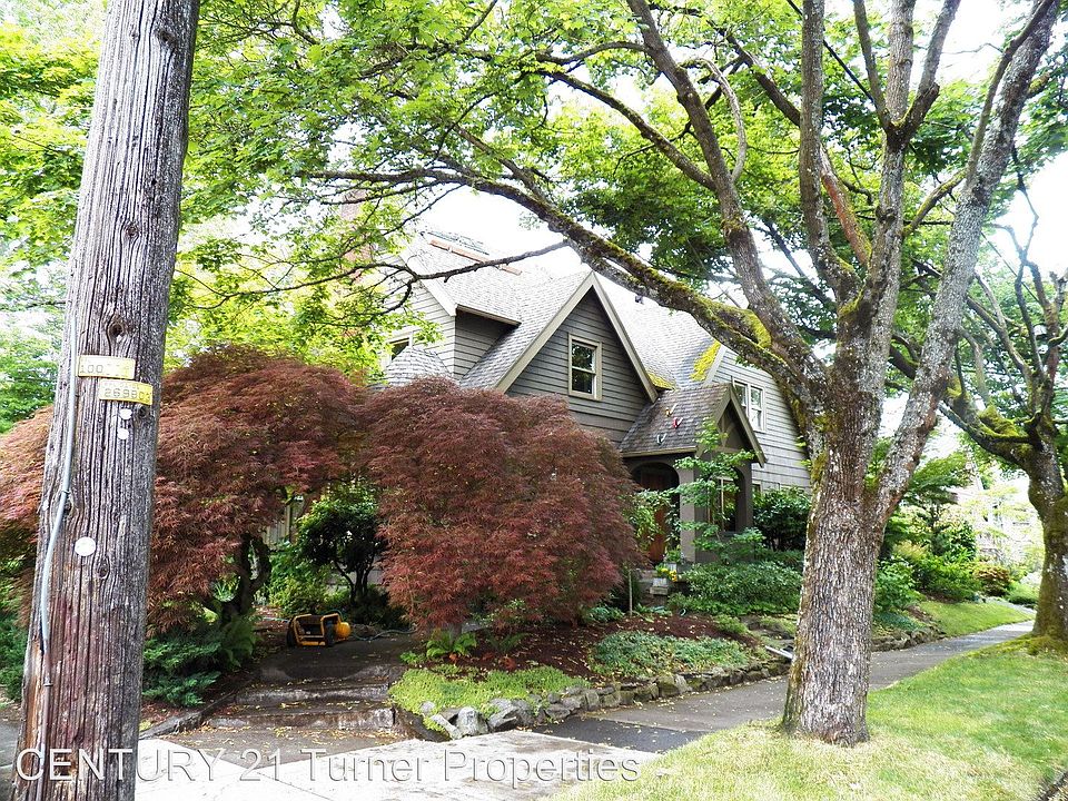 1st image of 2209 NE Klickitat St