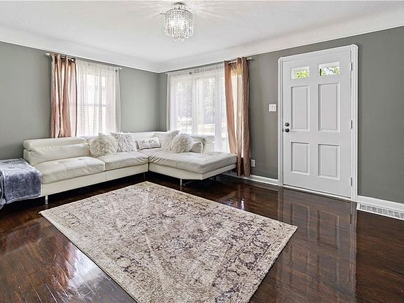 3rd image of 6976 Orchard Blvd