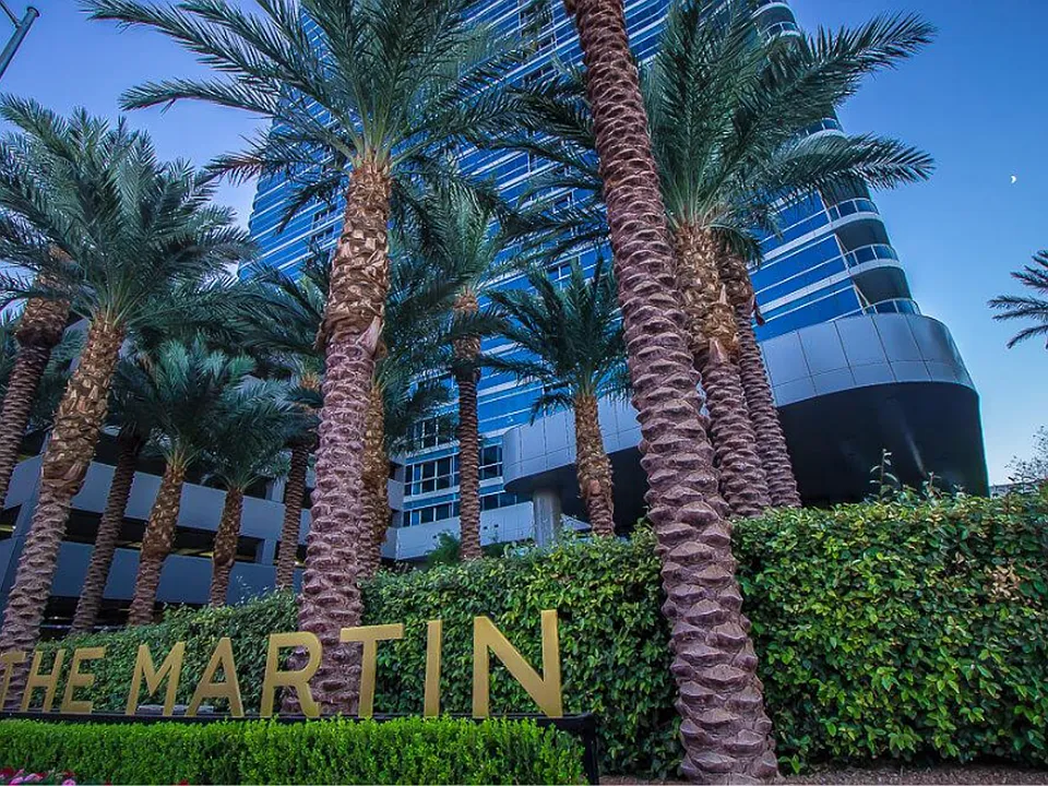 4471 Dean Martin Dr #2909
