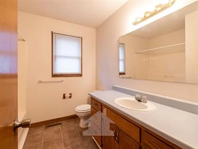3361A S Clifton Ave — Photo 6