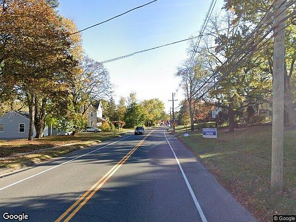 Exterior Neighborhood (street photo)