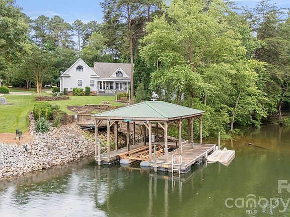 2nd image of 9372 Island Point Rd