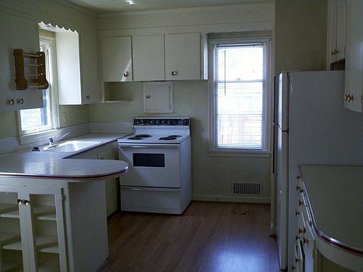 4th image of 540 N Ave E