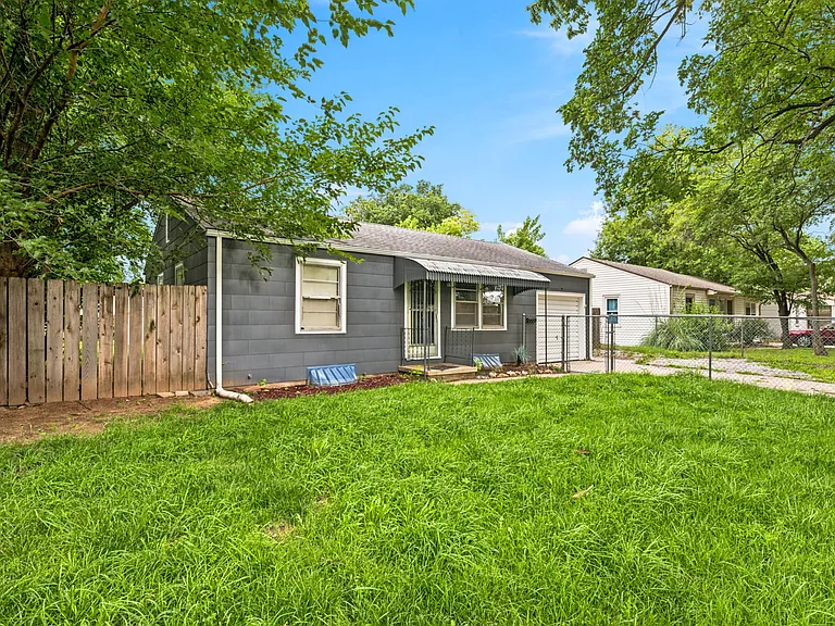 4533 S Oak Ave — Photo 1
