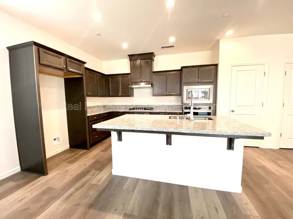 4137 Beverly Ave, Clovis, CA 93619