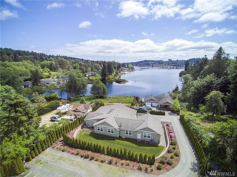 Rambler in Historic Gig Harbor with Water View