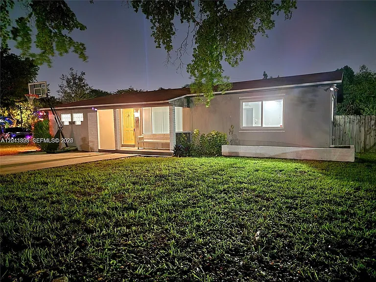 5721 Jefferson St — Photo 5