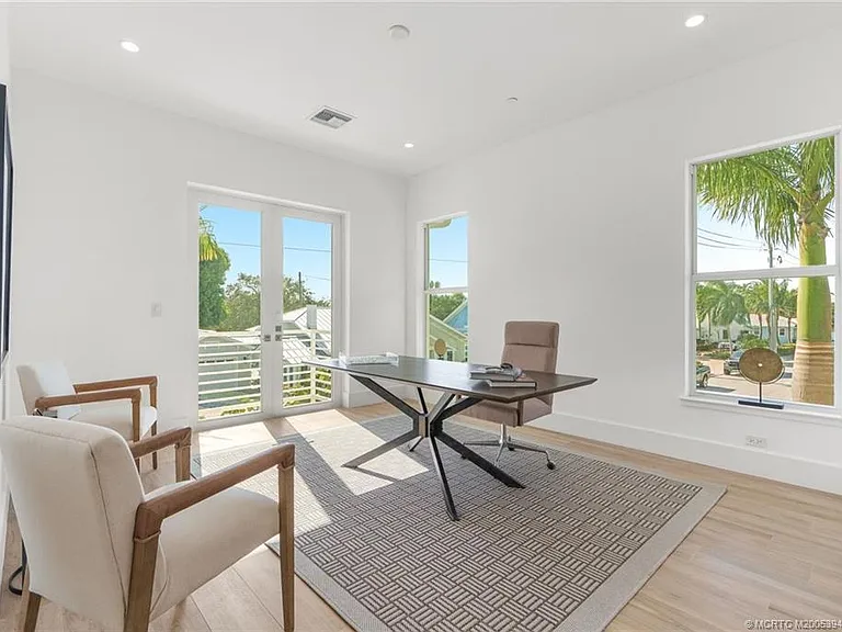 55 SE Seminole St #1-A — Photo 43