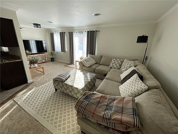 2nd image of 303 Stoneridge Blvd