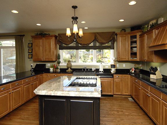 Kitchen - Island/Window View