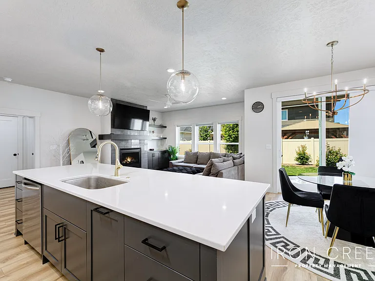 1478 W Fluorite St — Photo 3