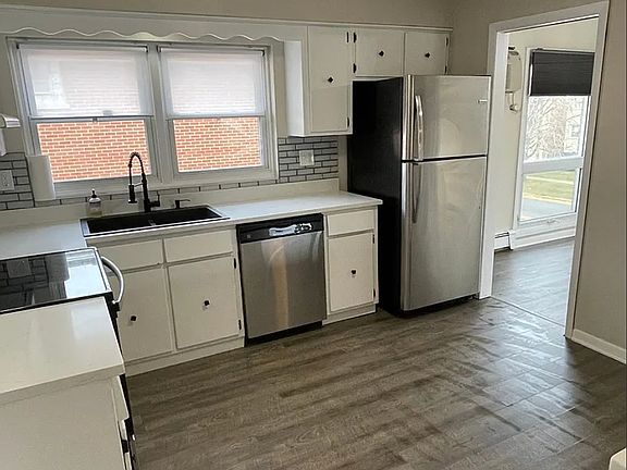 3rd image of 484 Shenstone Rd #3