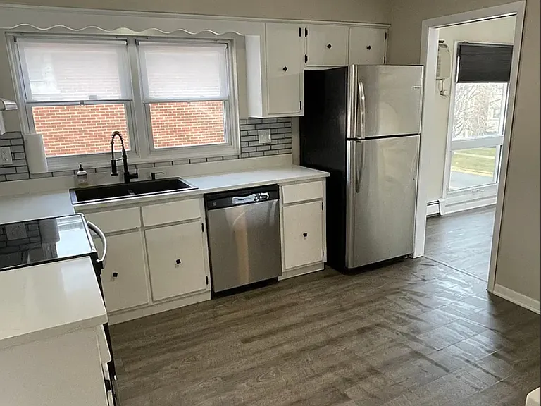 484 Shenstone Rd #3 — Photo 3