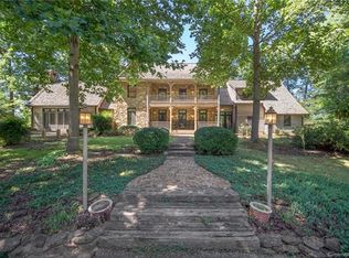 1061 Honeyhill Ln, Tryon, NC 28782