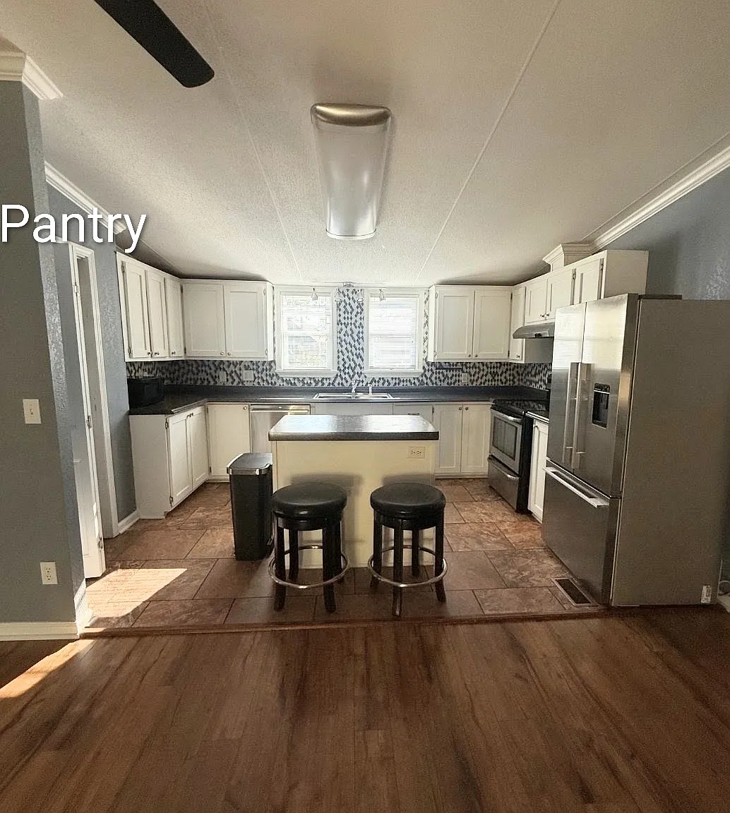 4 bed, 1820 sqft, $2,000 — Photo 4