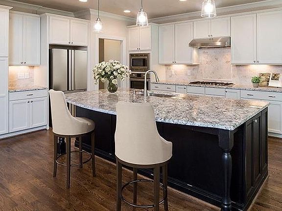 2nd image of 4 Arbor Ln