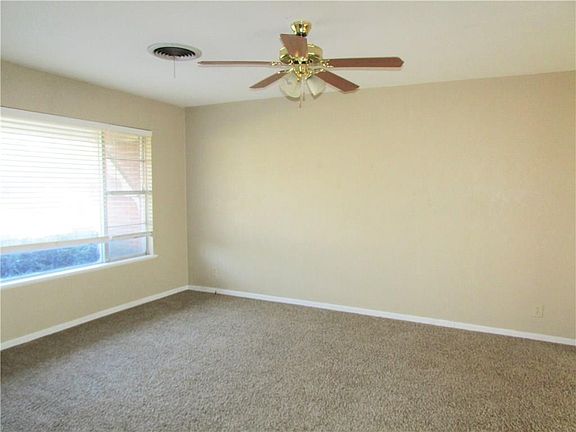 4th image of 1370 Melissa Dr