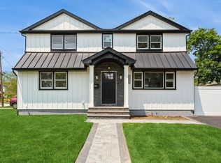 1541 Midian St, Merrick, NY 11566