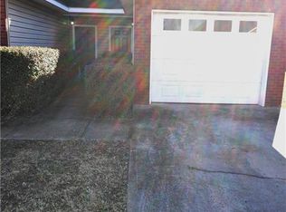 140 Pine Meadow Cir, Elmore, AL 36025