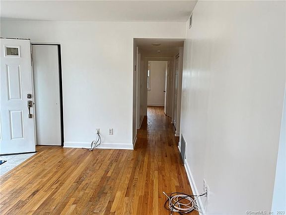 5th image of 27 Windsong Ln