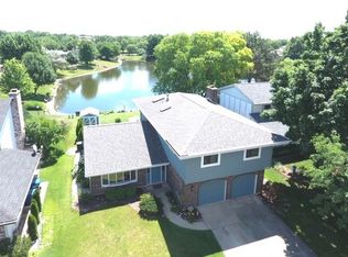 155 Braintree Dr, Bloomingdale, IL 60108
