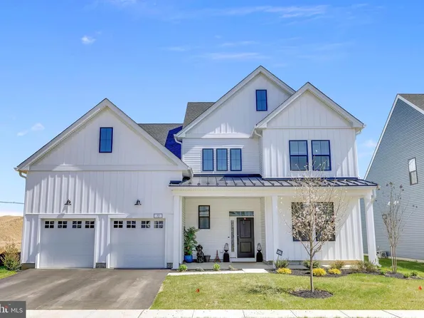 72 Ross Ln, Cranbury, NJ 08512