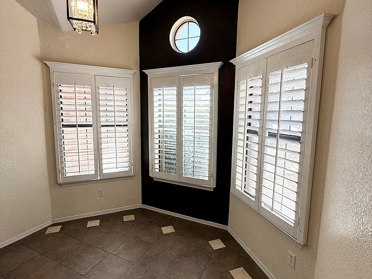 1884 Lyman Dutton Cir — Photo 3