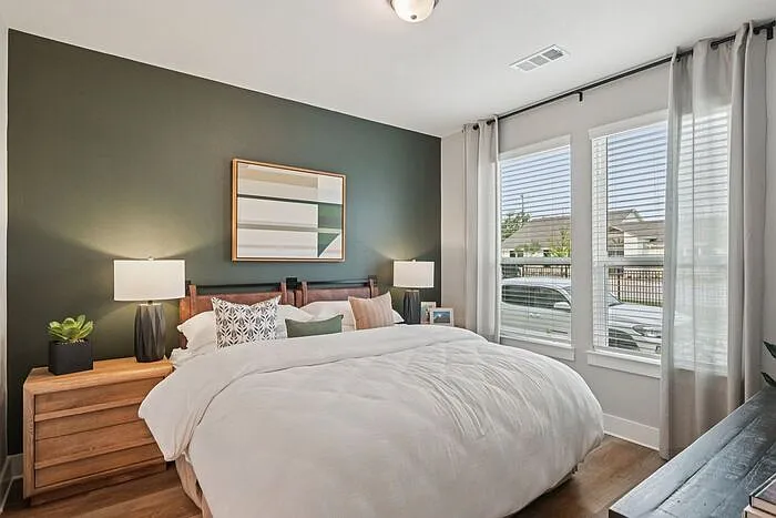 3 bed, 2.0 bath, 1148 sqft, $2,225 — Photo 2