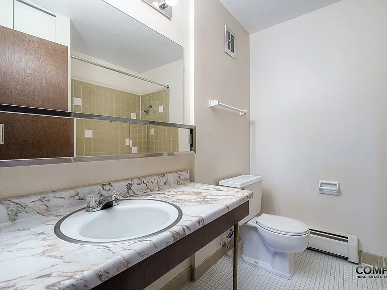 Half Moon Lake Apartments — Photo 54
